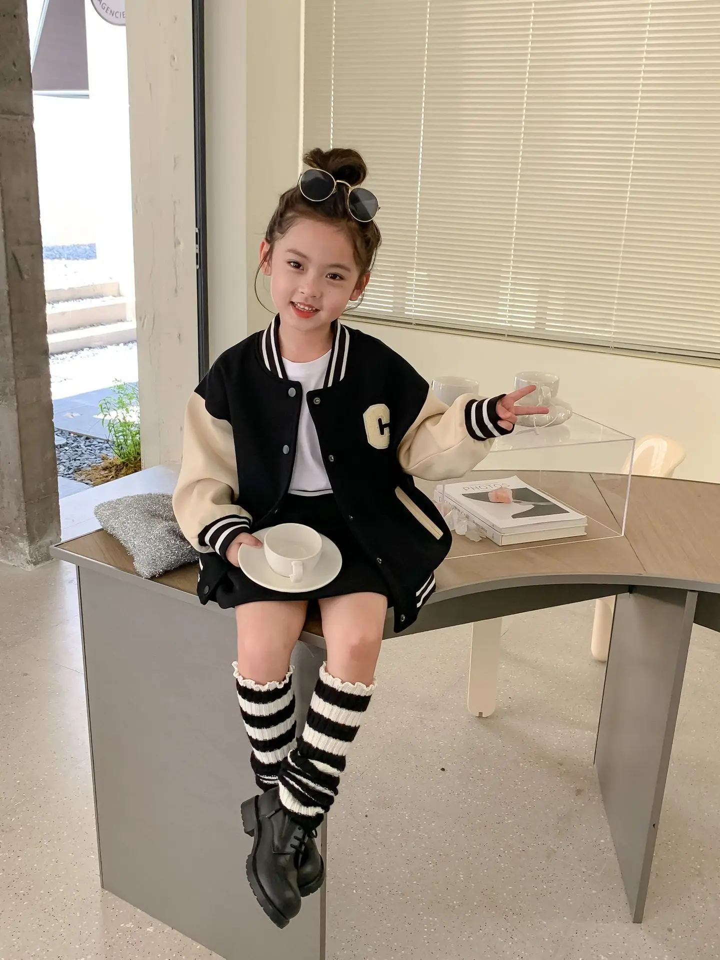 

2022 autumn new children's wear Korean letter Embroidered Baseball suit + buttock skirt set for girls