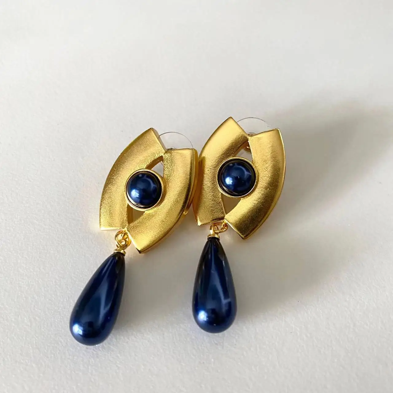 

2022 New Women Navy blue retro high-end sense of full niche brass earrings