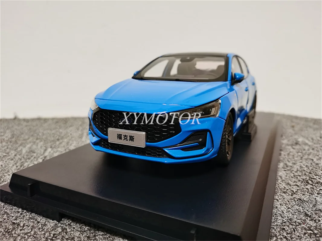 

1/18 для Ford Focus 2022 металлическая литая металлическая модель автомобиля, игрушки для мальчиков и девочек, подарки, синий дисплей, коллекция, украшения, дисплей