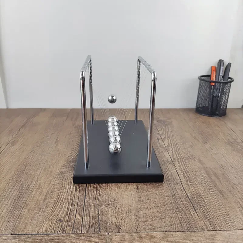 Механический маятниковый шар Ньютона из дерева