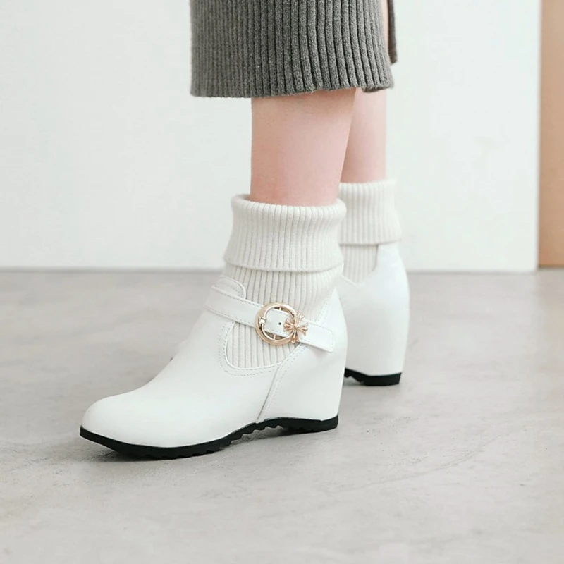 

European and American Autumn and Winter Korean New Simple and Sweet Side Buckle Thick Heel Large Single Shoe New 2022 Fashion