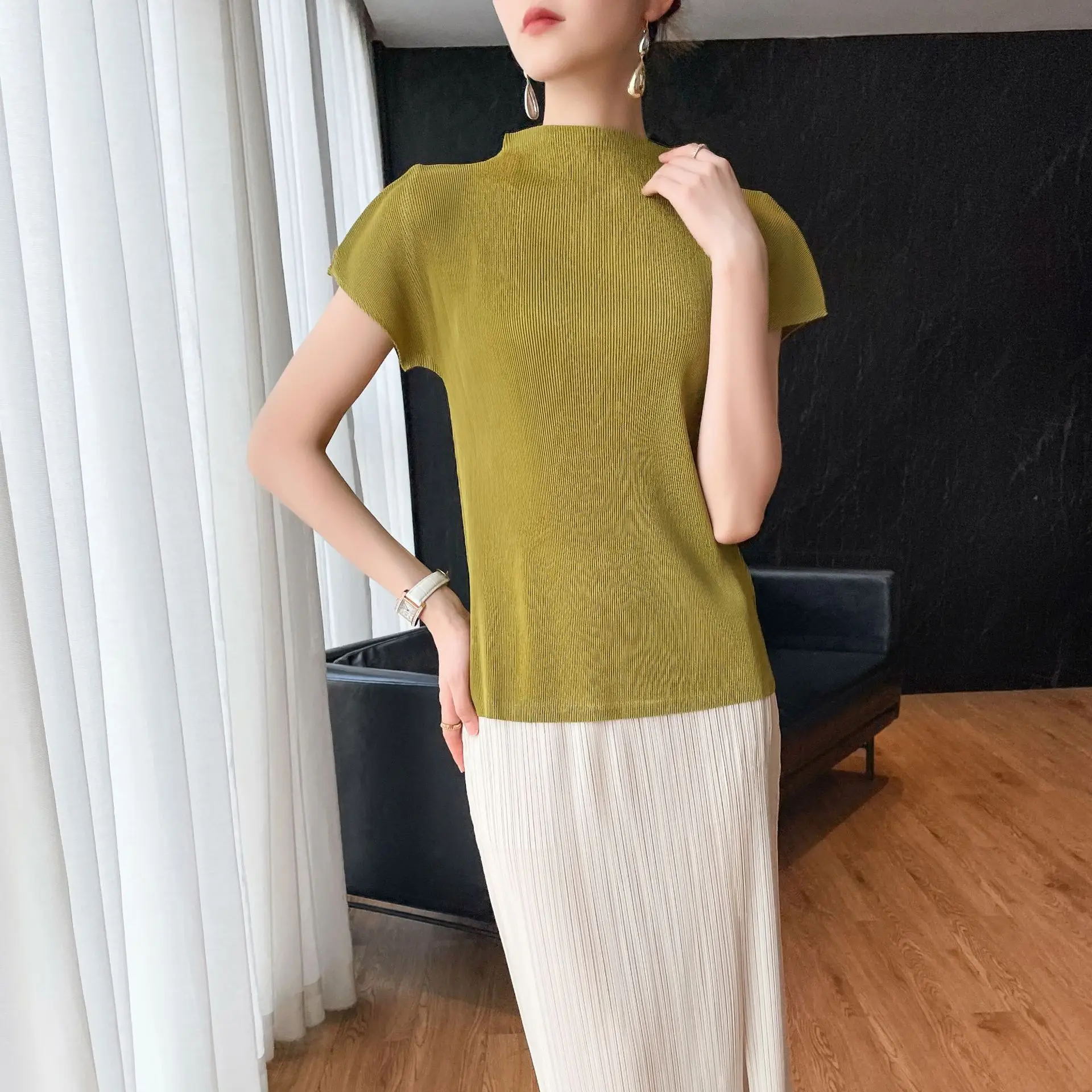 

Miyake Pleated Top Women Counter Quality 2023 High-end Commuting Self-cultivation Simple Half-high Collar Casual Fashion T-shirt