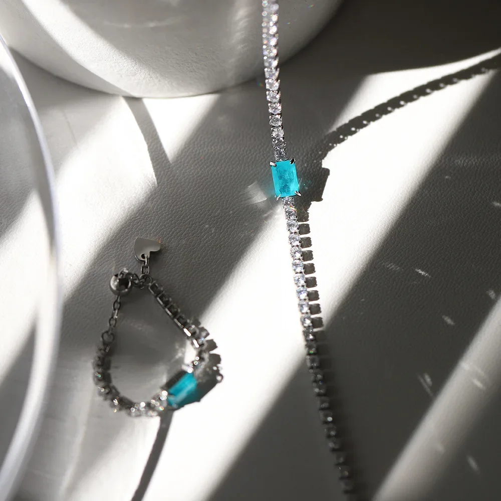 Женское кольцо из нержавеющей стали с голубым кристаллом и фианитом