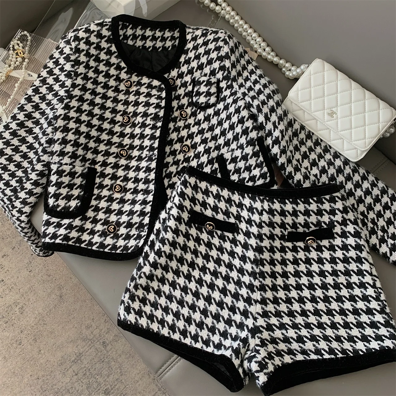 

Retro Personality Plaid Small Incense Wind Winter New Warm Wool Black and White Collision Color Two-piece Set Outfits for Women