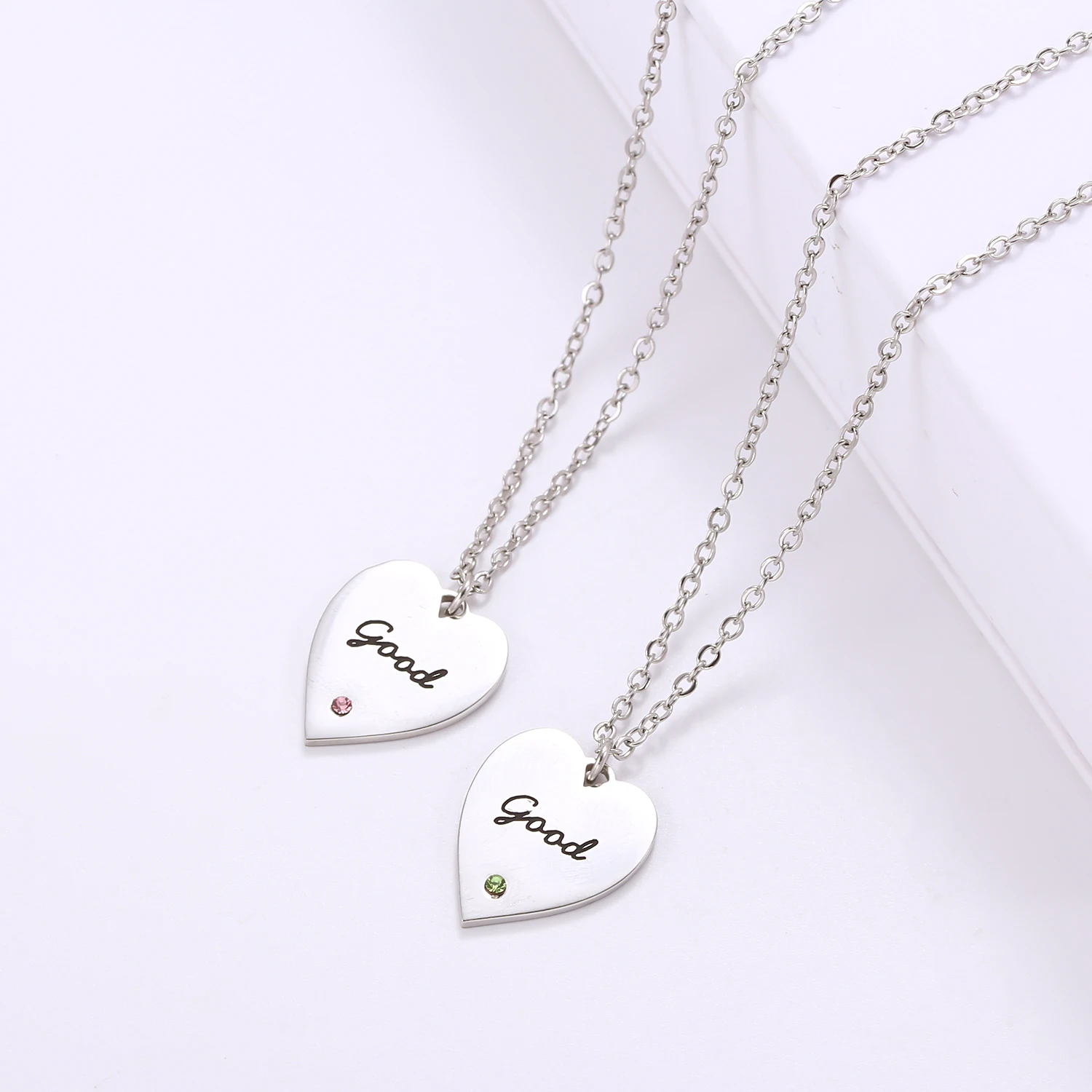 Ожерелье из нержавеющей стали с гравировкой имени, в форме сердца