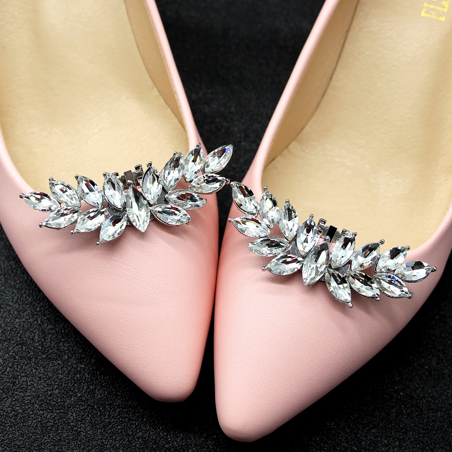 

4PCS Charm Rhinestone DIY Removable Shoe Clip Alloy Diamond Studded Buckle Simple Personalized Shoe Flower Bride Shoe Decoration