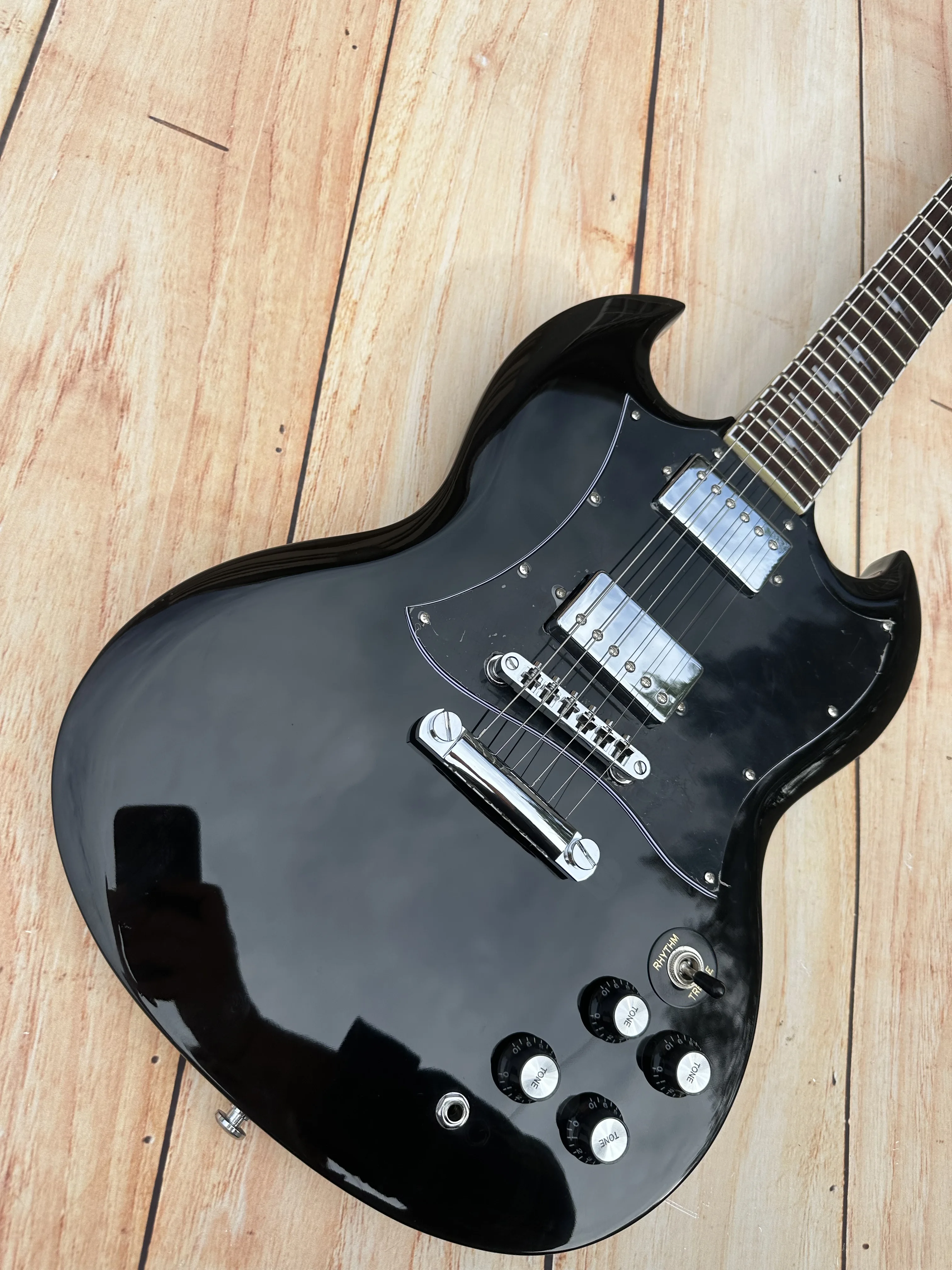 Электрогитара SG инкрустированная молниями гриф черный яркий свет золотые