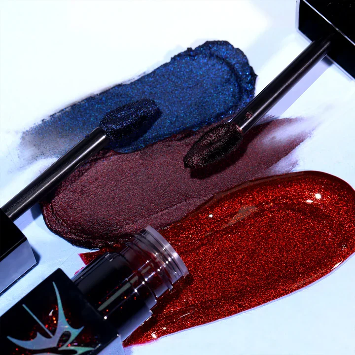 Фото Блеск для губ DE'LANCI Goth Velvet Moist Matte Shimmer: красный, синий, дымчатый, высокопигментированный, с мелким шиммером, стойкий, для Хэллоуина №2