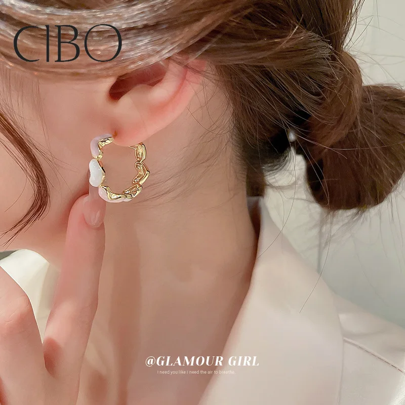 

Silver Needle Dripping Oil Love C-shaped Personality Earrings French High-end Temperament Earrings All-match Earrings Women