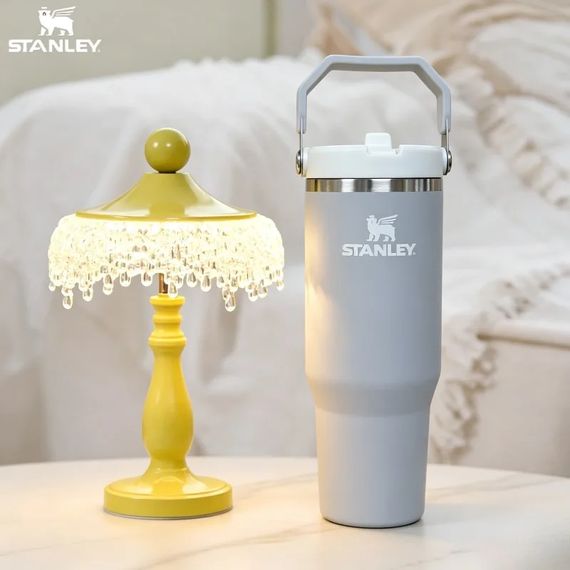Фото Бутылка для воды Stanley Sage Grey IceFlow с откидной крышкой и соломинкой, из нержавеющей стали, 30 унций, с функцией сохранения температуры, для офиса, кофе, чая и напитков №1
