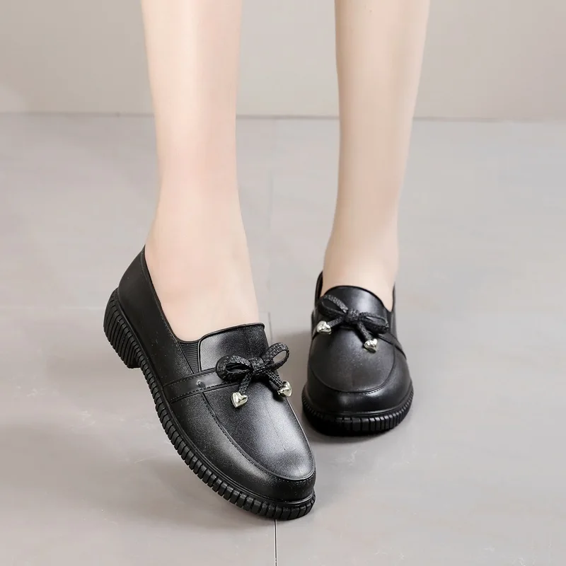 Туфли женские резиновые на танкетке неглубокие модные Водонепроницаемые