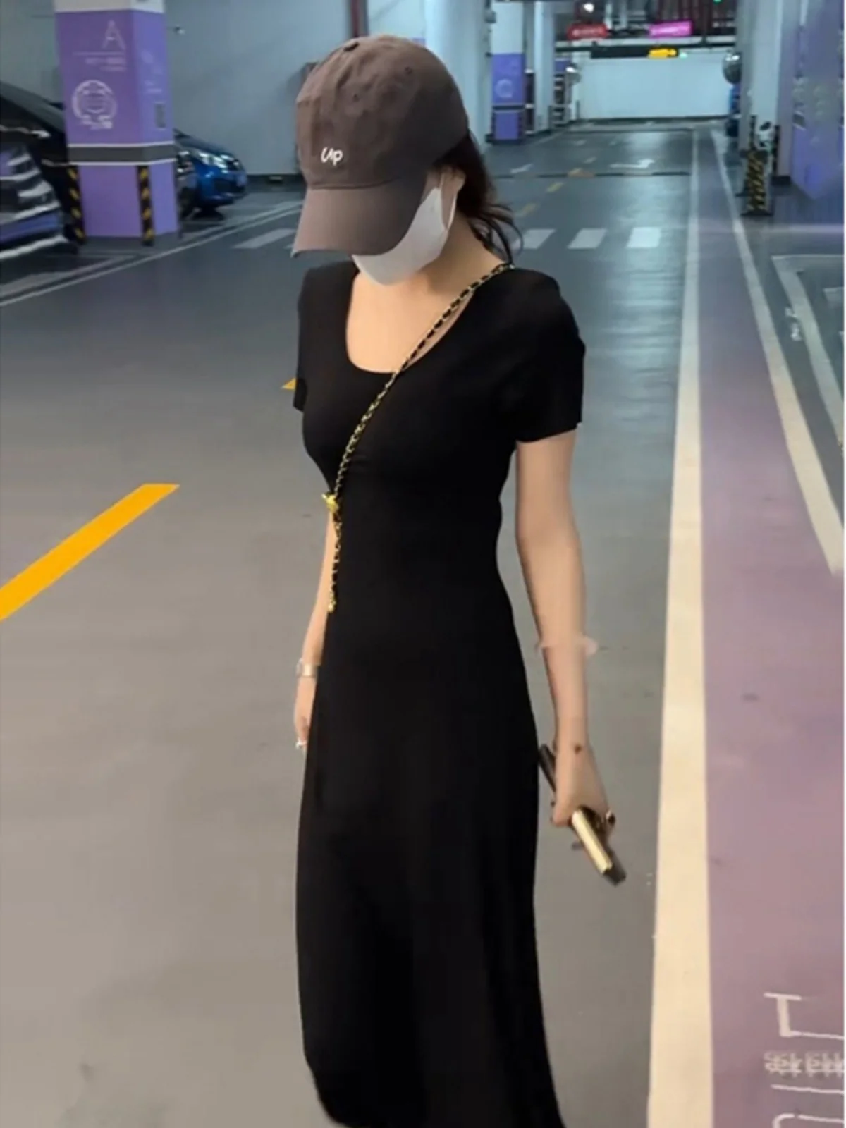 Корейская серия черное платье с короткими рукавами и открытой спиной женское