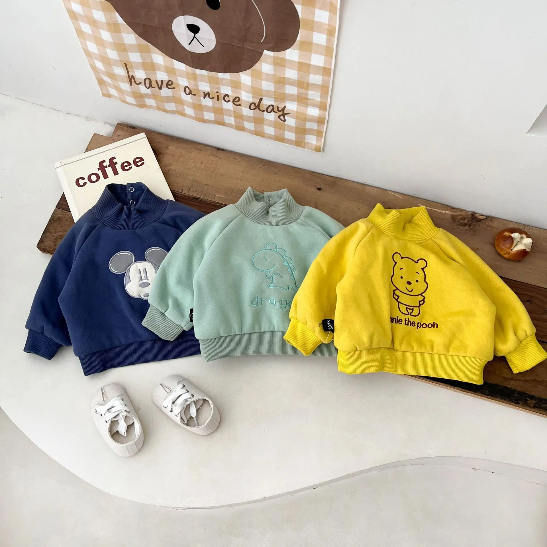 

Зимние корейские пуловеры для маленьких мальчиков, плюшевые водолазки, бархатные свитшоты для маленьких мальчиков с мультяшным рисунком, милые теплые топы для маленьких мальчиков