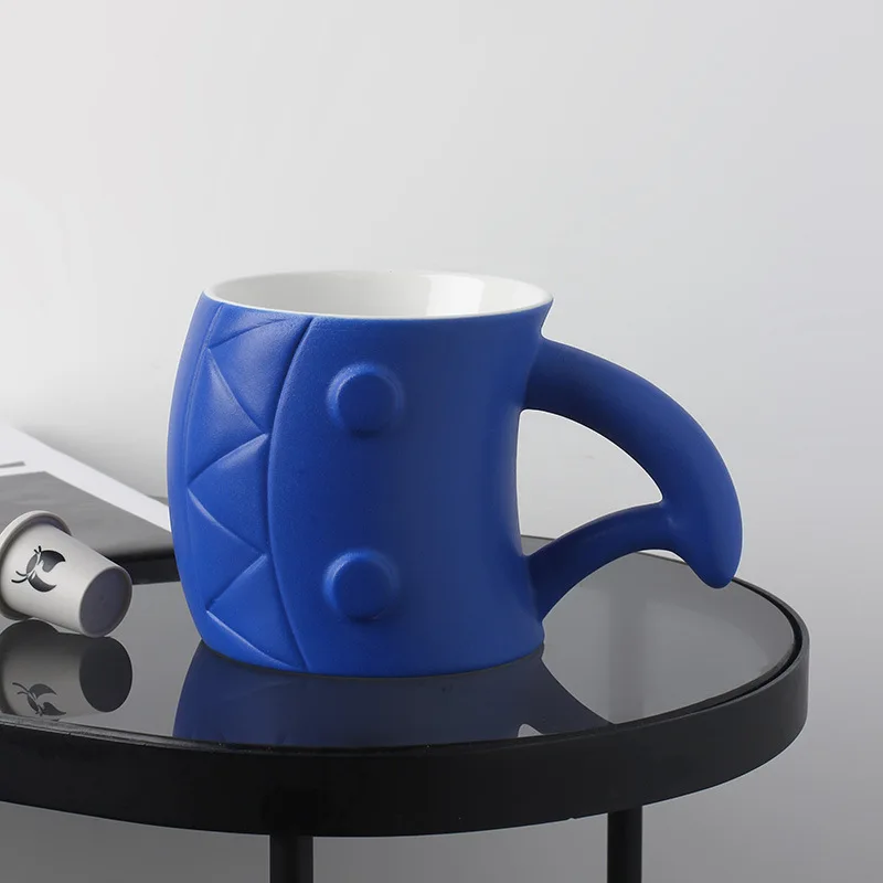 

Креативный дизайн, роскошные серебряные кружки Klein Blue Shark для кофе, персонализированная керамическая чайная кружка, симпатичные чашки для м...