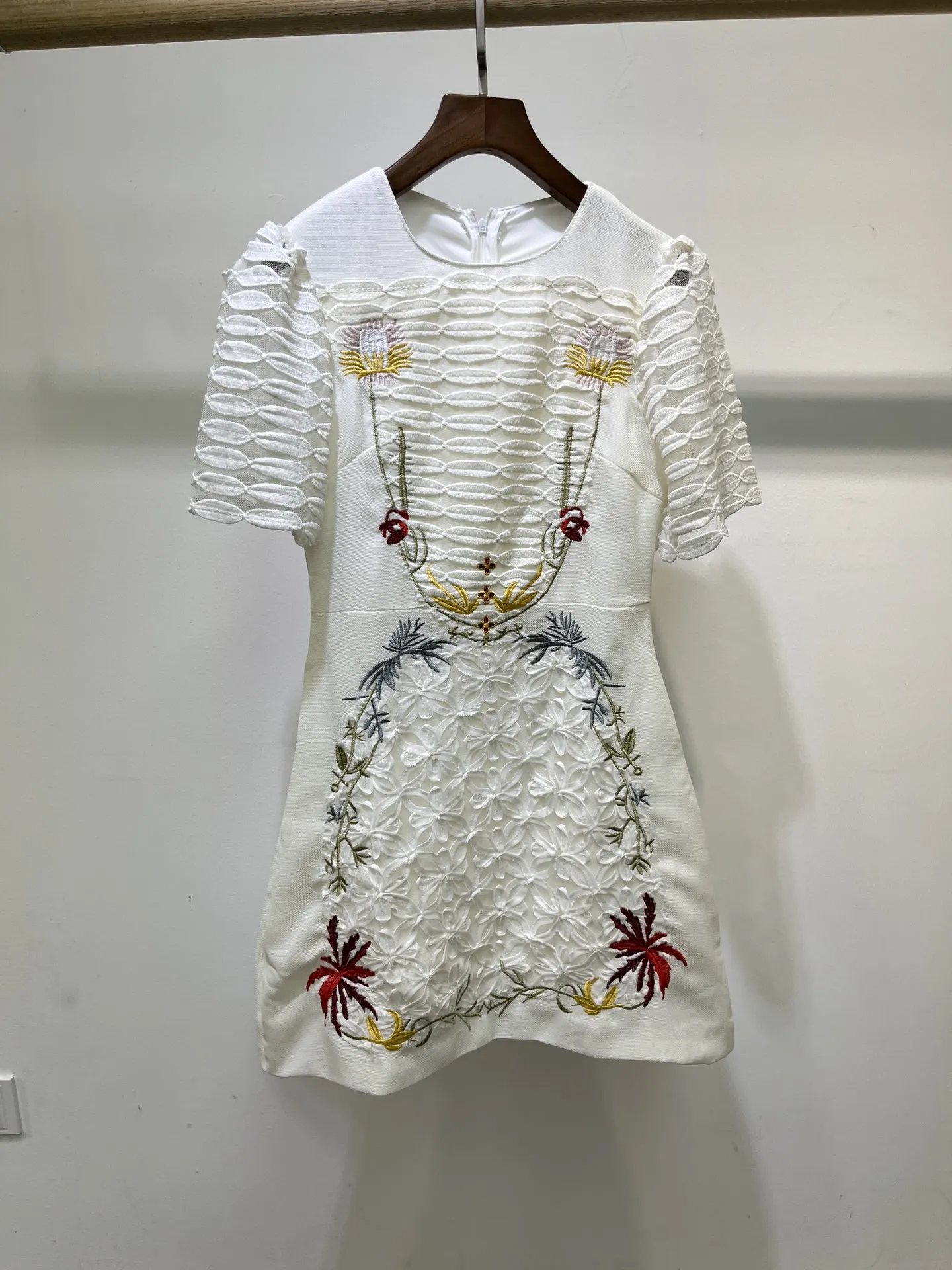 

New vintage slim linen patchwork crew neck embroidered floral dress