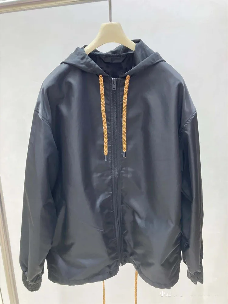 Куртка унисекс с радужными буквами осень 2022 черное нишевое Свободное пальто на