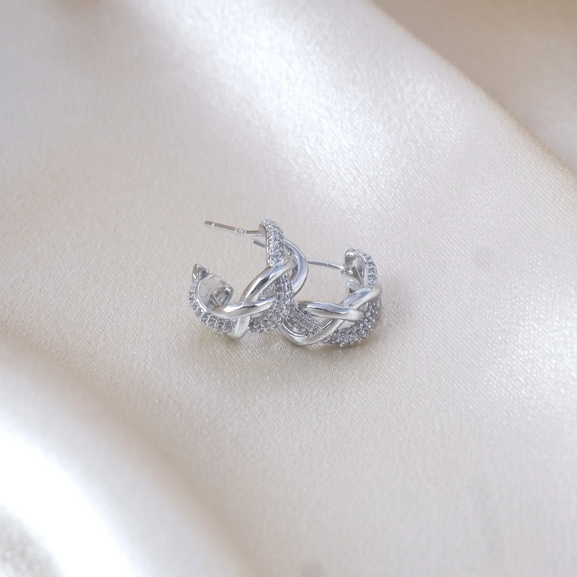 Женские Двухцветные плетеные серьги из серебра S925 пробы с геометрическим