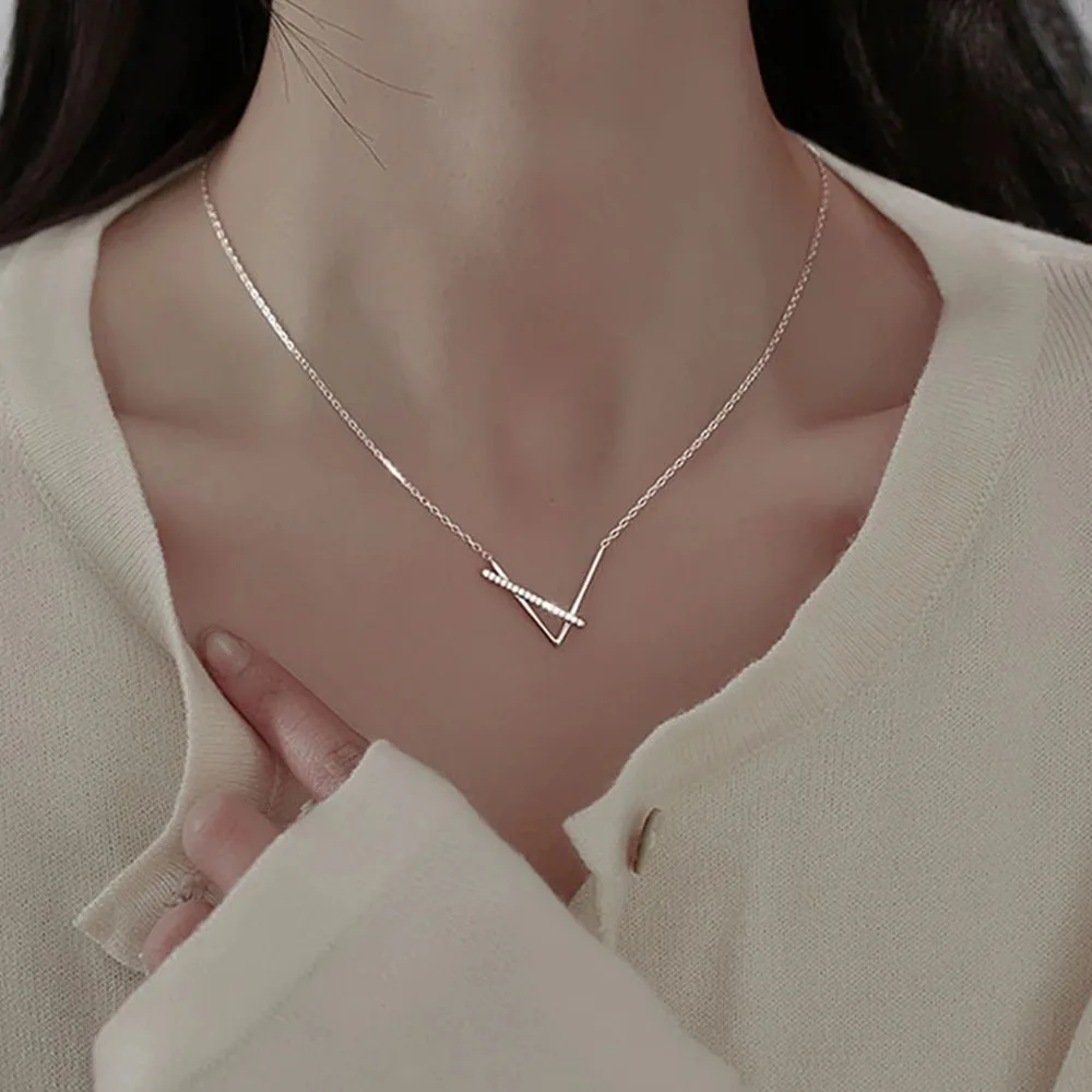 

Accessories Shiny Temperament V-shaped Pendant Women Jewelry Clavicle Chain V-shaped Necklace Chocker