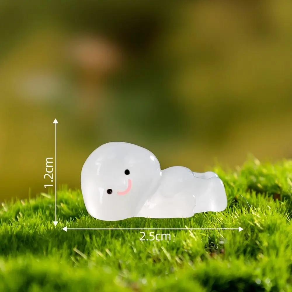 

Светящиеся фигурки маленьких людей из смолы