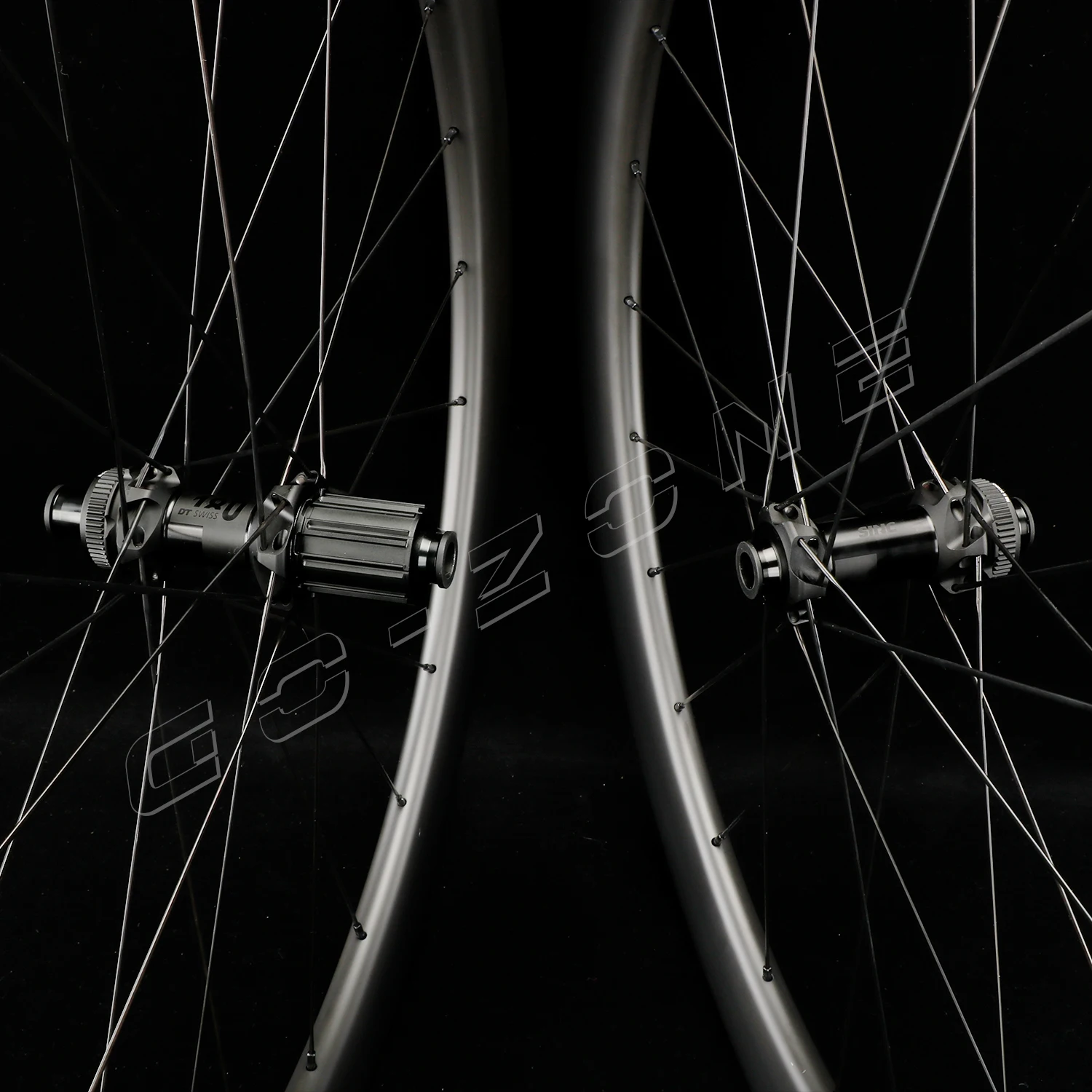 700c Гравийные 30 мм карбоновые дисковые колеса DT 180 Super Light 1275g Sapim CX Ray / Pillar 1420 Clincher