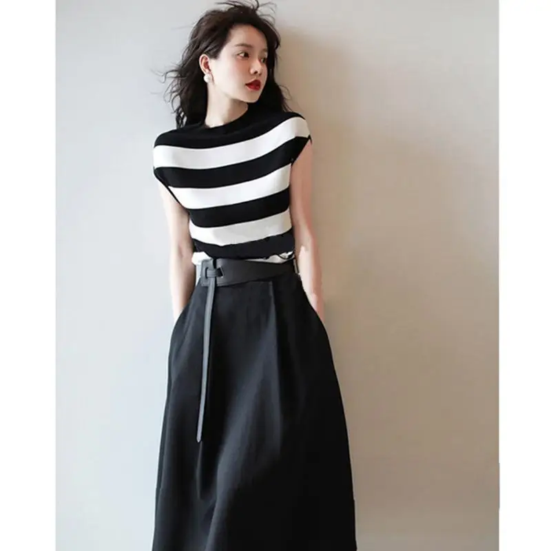 

2022 Summer Women Fashion Skirt Two Piece Sets Female O-neck Striped Tops + High Waist Pockets Loose Skirts Ladies Suits N51