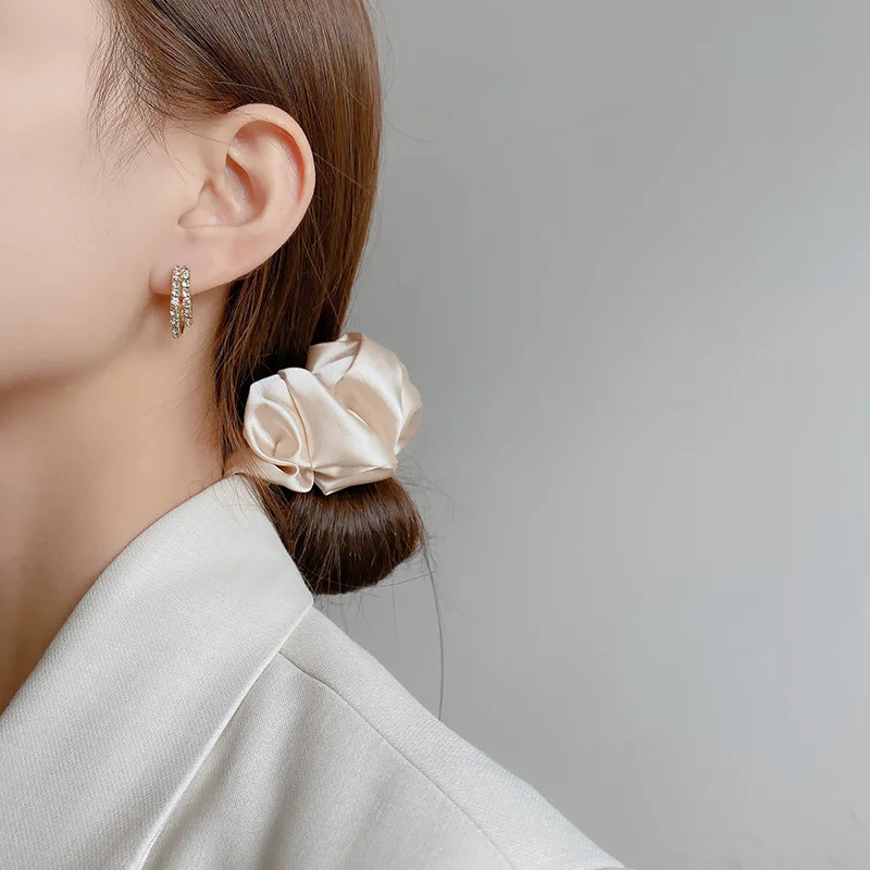 Женские серьги-кольца с двойным слоем и бриллиантами |