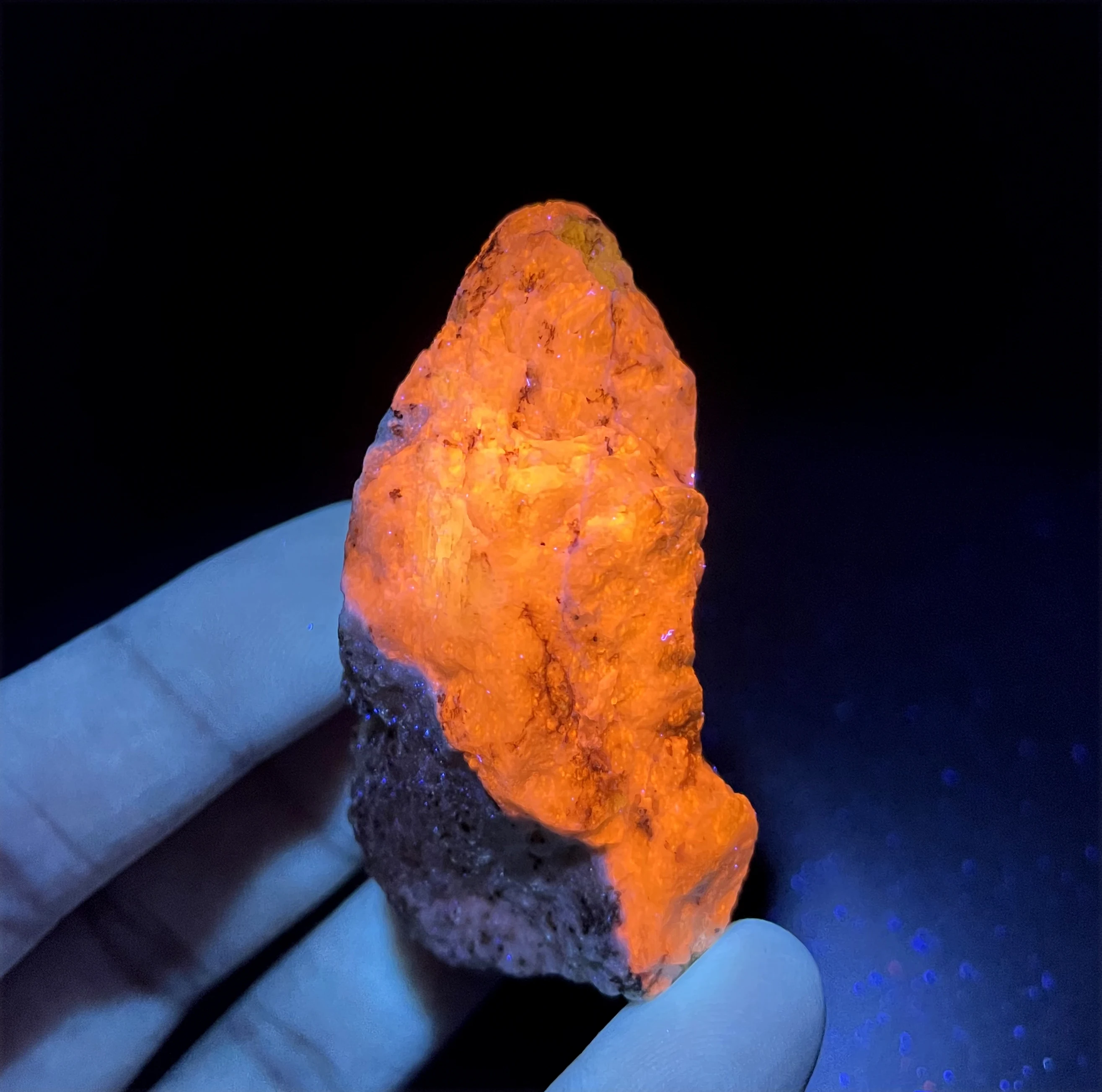 ЛУЧШИЙ! 100% натуральный афганский оранжевый флуоресцентный синий содалит