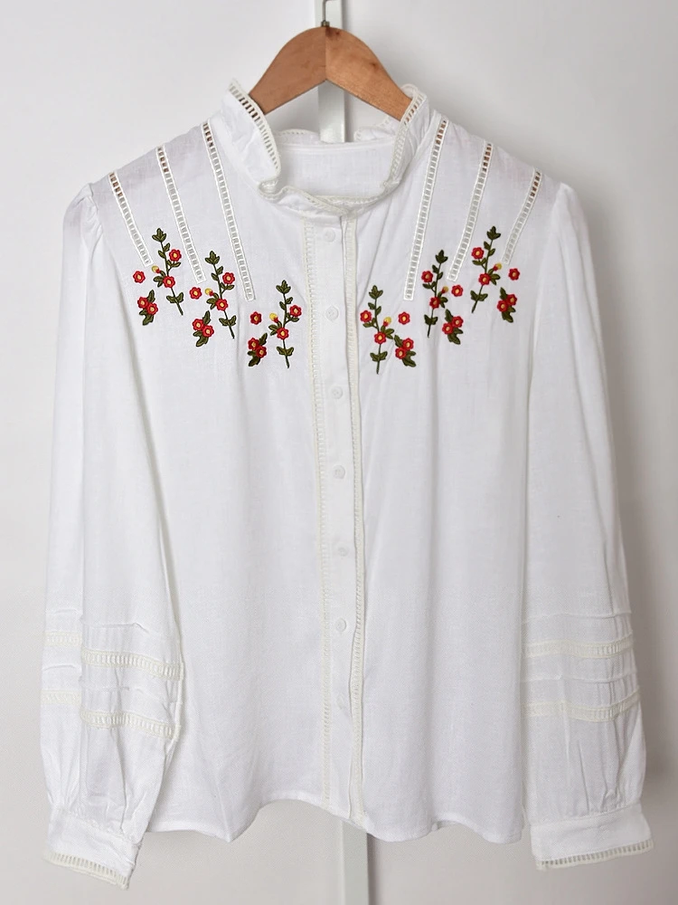 

2022 Spring New Flower Embroidery Fungus Collar Linen Long-sleeved Shirt
