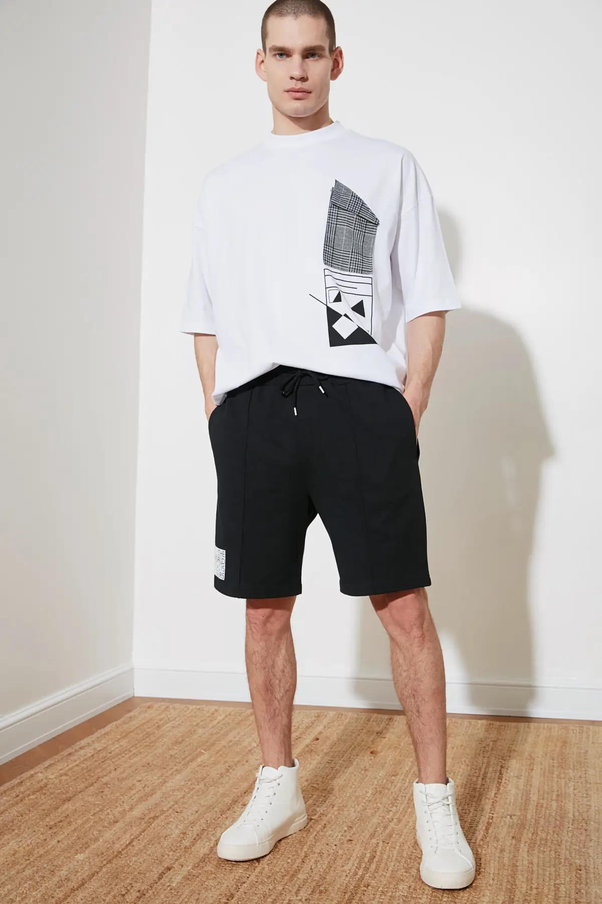 

Trendyol Men 'S Regular Fit Shorts & Bermuda TMNSS21SR0212