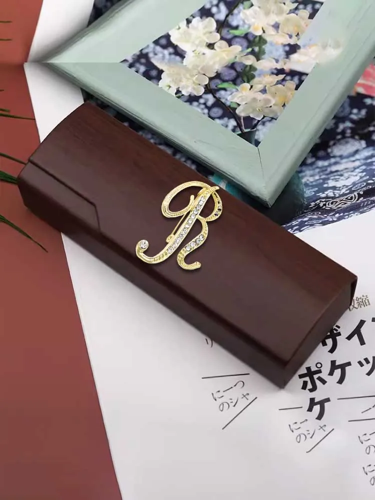 

Классический японский Чехол для очков с дизайном под заказ, индивидуальное имя клиента, жемчужный декор для надписей: металлик, элегантность