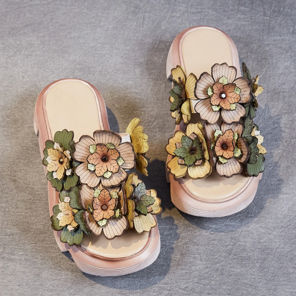 Женские босоножки из натуральной кожисабо с цветами на платформекожаная обувь