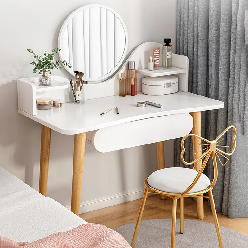 Зеркало для макияжа в спальню со встроенным столиком