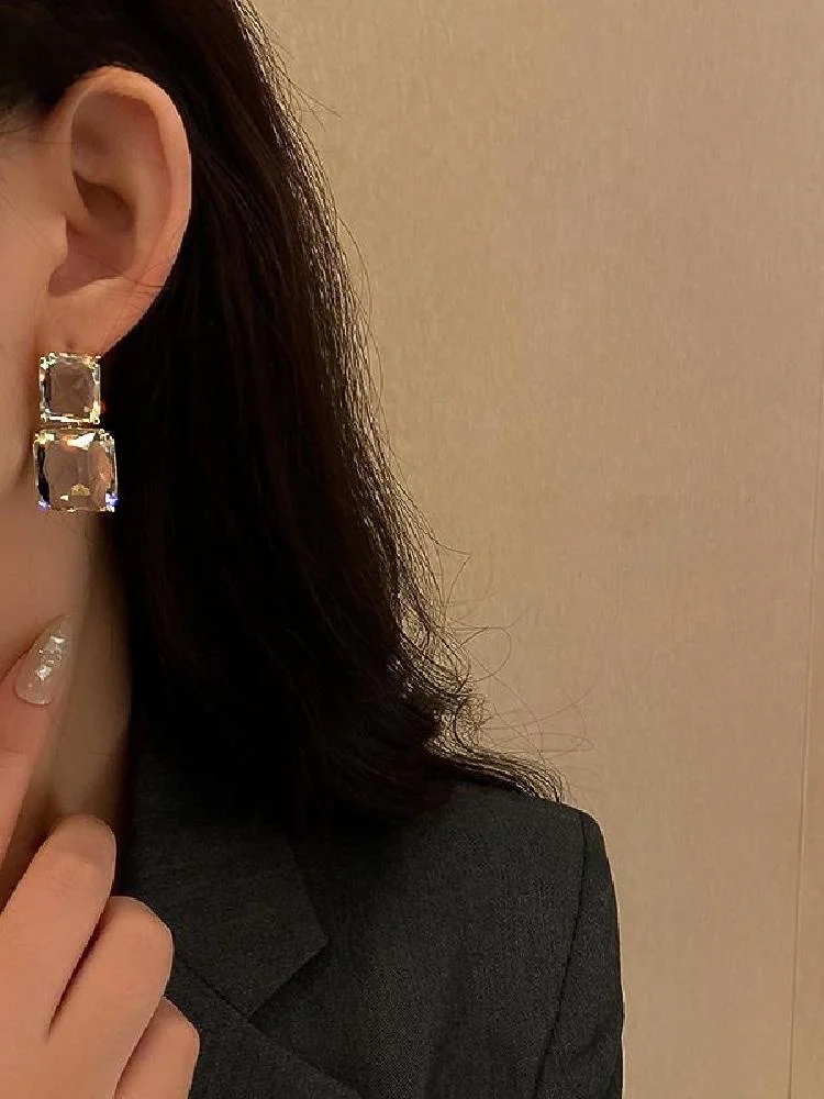 Новинка 2024 модные серьги серьги-гвоздики с кристаллами элегантные