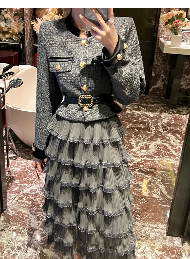 

Женский роскошный костюм-двойка с юбкой