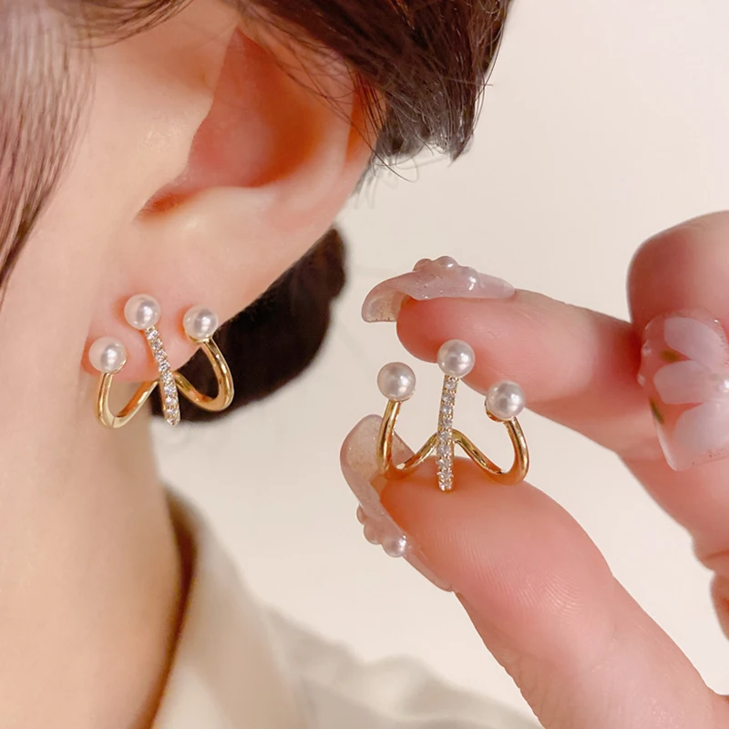 

Geometric Metal Claw Earrings Korean Shiny Crystal Pearl Sweet Women Stud Earrings Birthday Party Wedding Jewelry