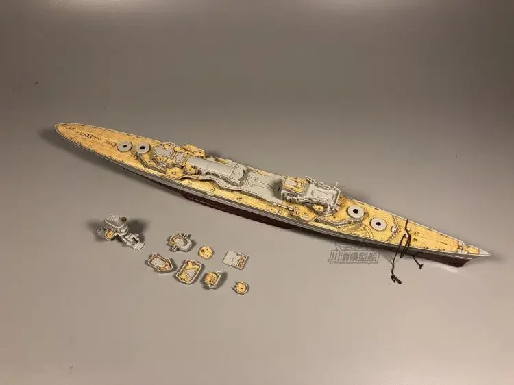 CY 700022 Деревянная колода 1/700 с якорной цепью и трубачкой 05766