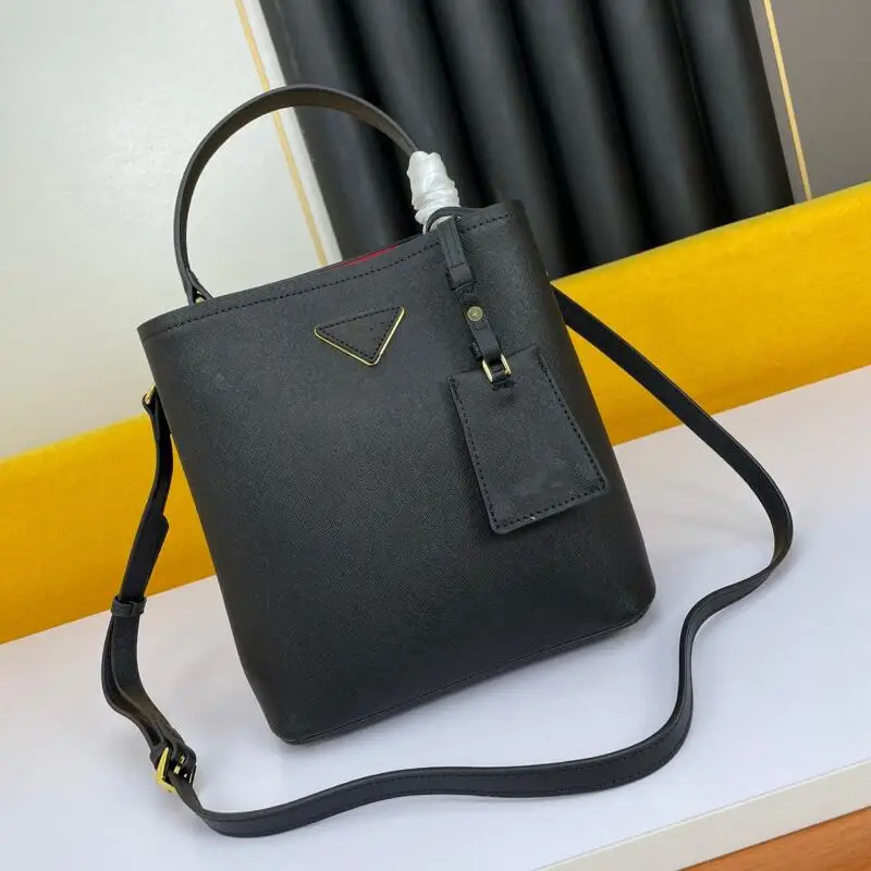 

2022 women's fashion bag shoulder messenger bag Italian imported leather handbag luxury fashion high-end net red handbag