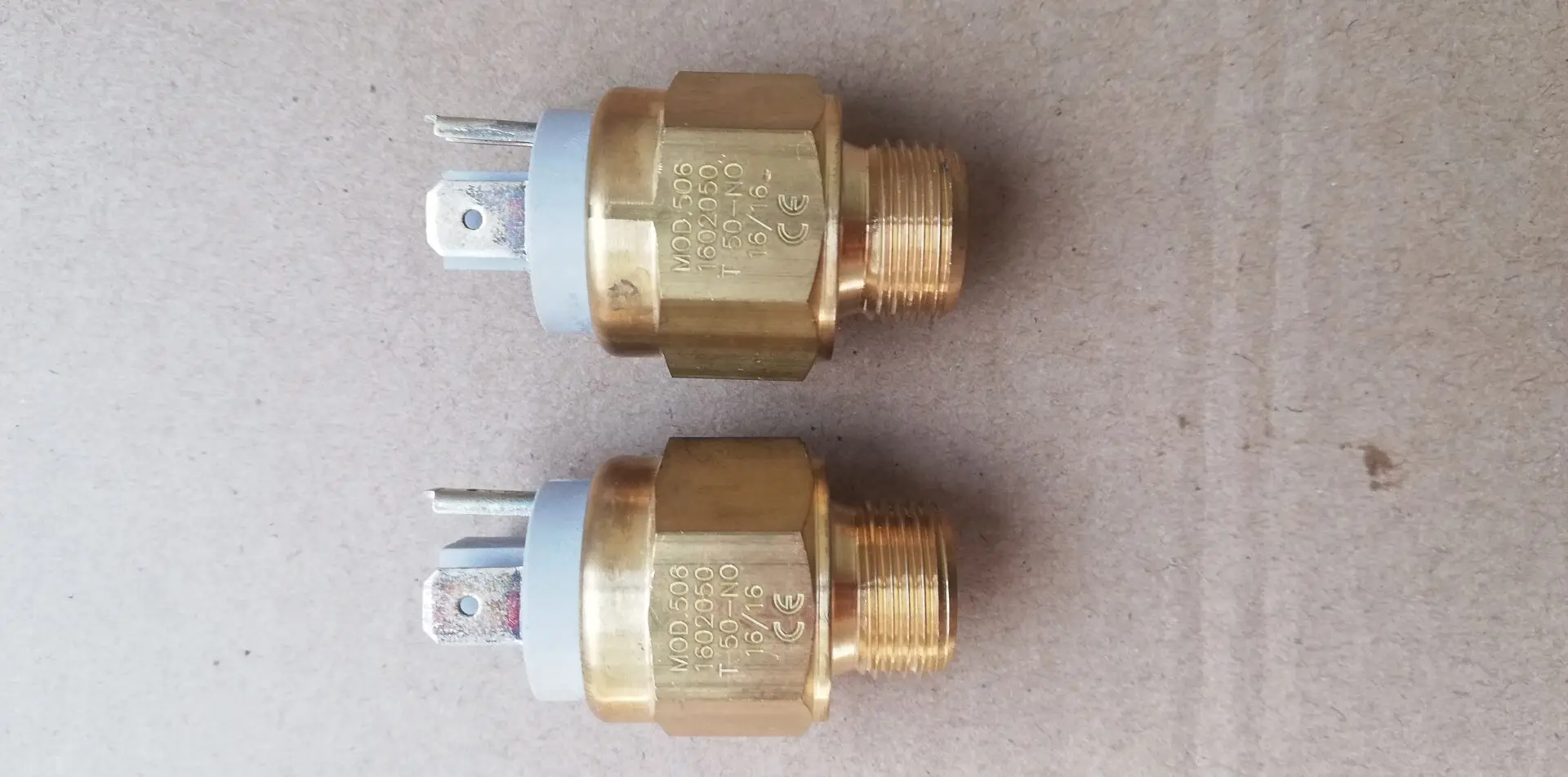 Итальянский биметаллический регулятор температуры EUROSWITCH нормально открытый и