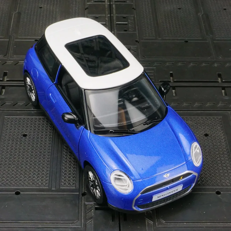 Фото Модель автомобиля BMW Mini New Energy из сплава, масштаб 1:28, с открывающимися дверями, звуковыми и световыми эффектами, коллекционный сувенир, подарок №3