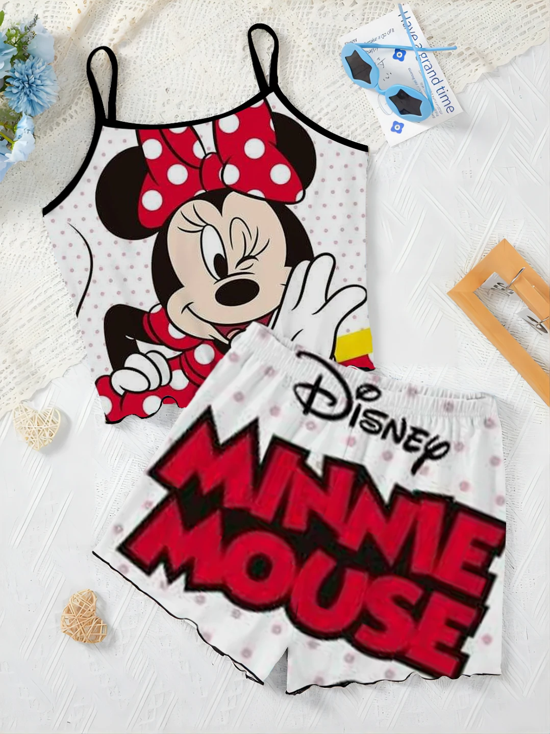 Женский костюм с футболкой и юбкой Микки-Мауса