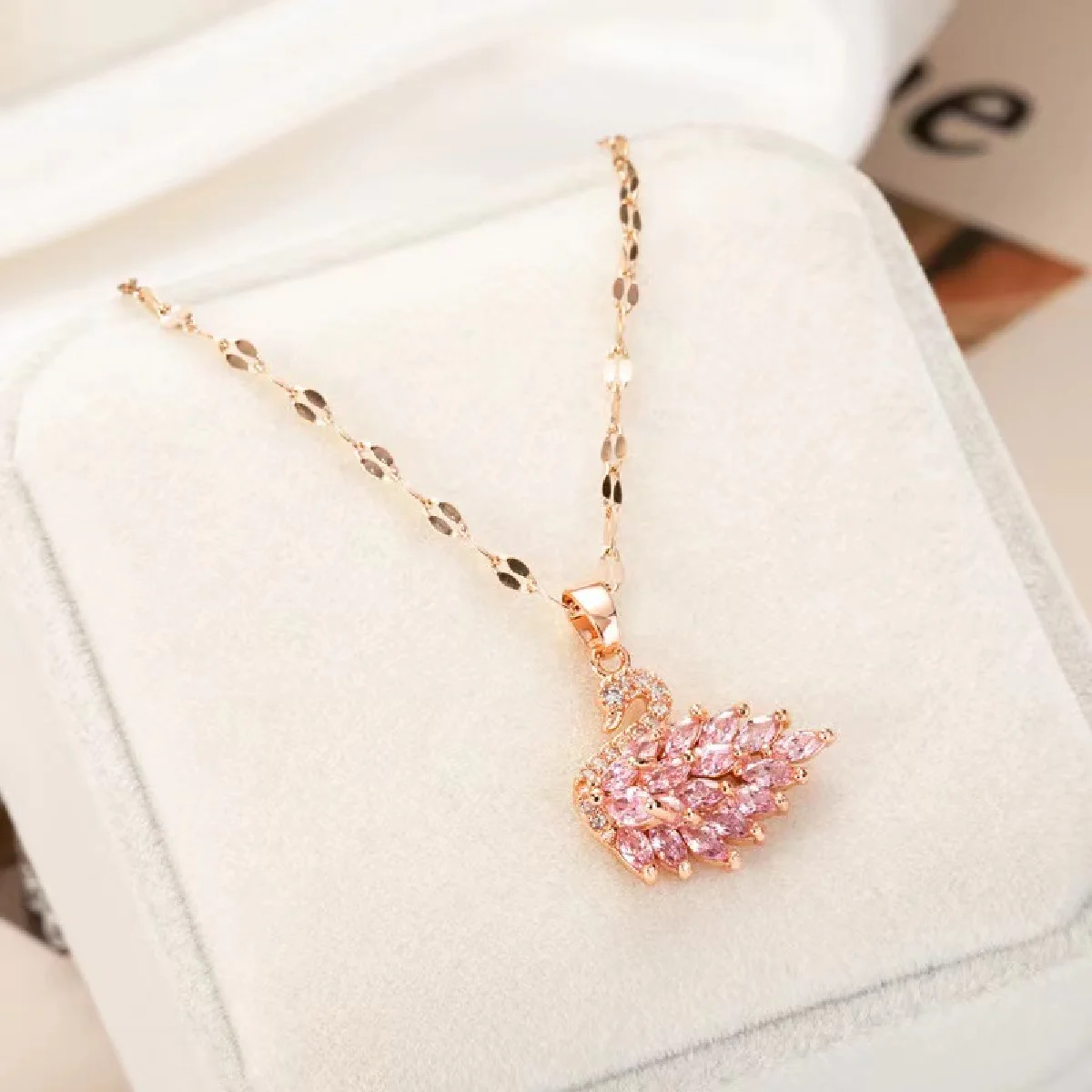 

1$2023 New Swan necklace female cold wind light luxury full of diamond white and black swan pendant clavicle chain does not fade