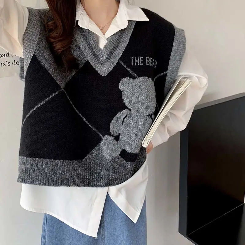 Вязаные жилеты для женщин пуловер Свободный жилет с V-образным вырезом и медведем