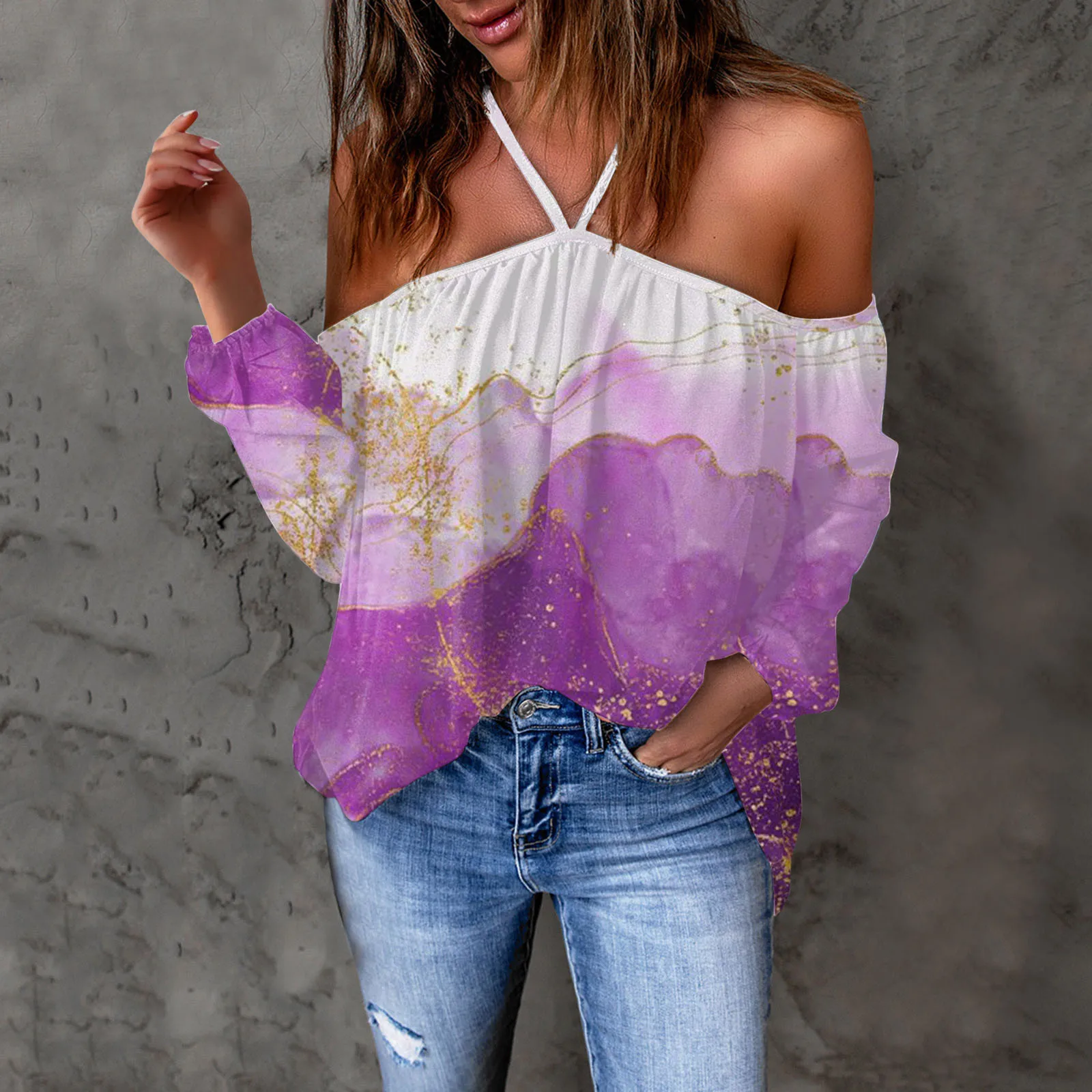 

Женская летняя блузка с открытыми плечами и лямкой на шее