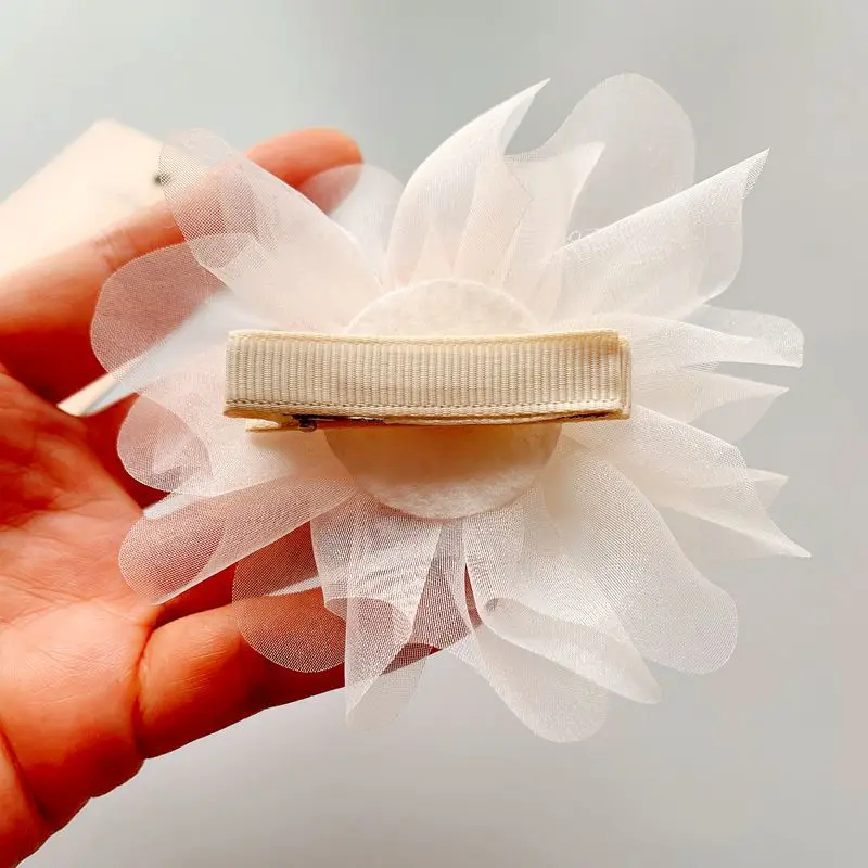 

New children's hair accessories snow yarn flower hairpin
