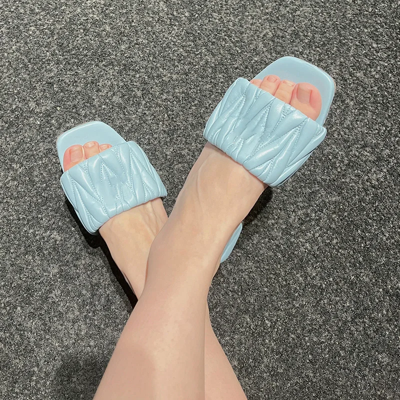 Women's slippers 2023 summer new casual fashion pleated flat bottomed square head sandals, wearing beach slippers on the outside