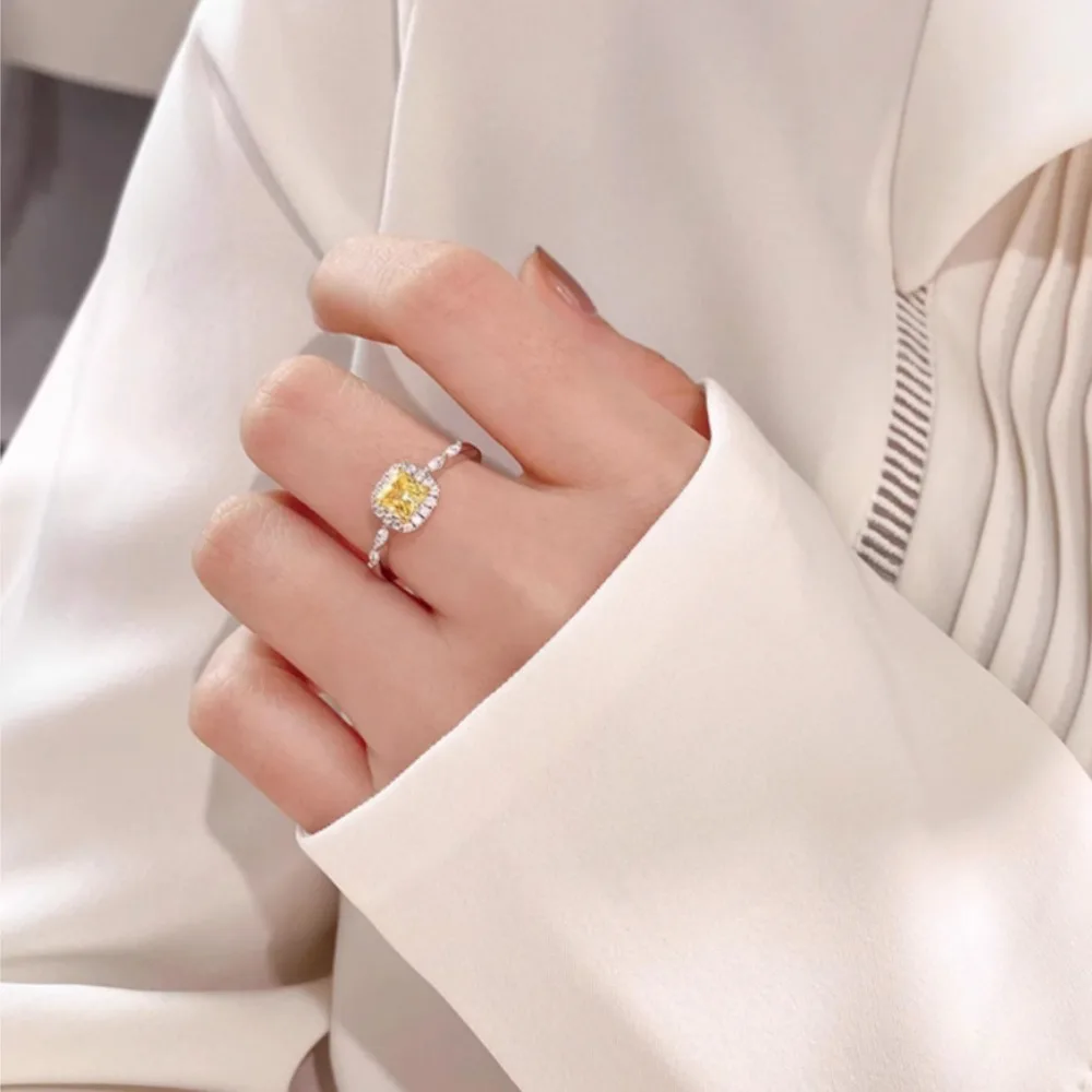 Кольцо женское из серебра 925 пробы с квадратным камнем-талисманом