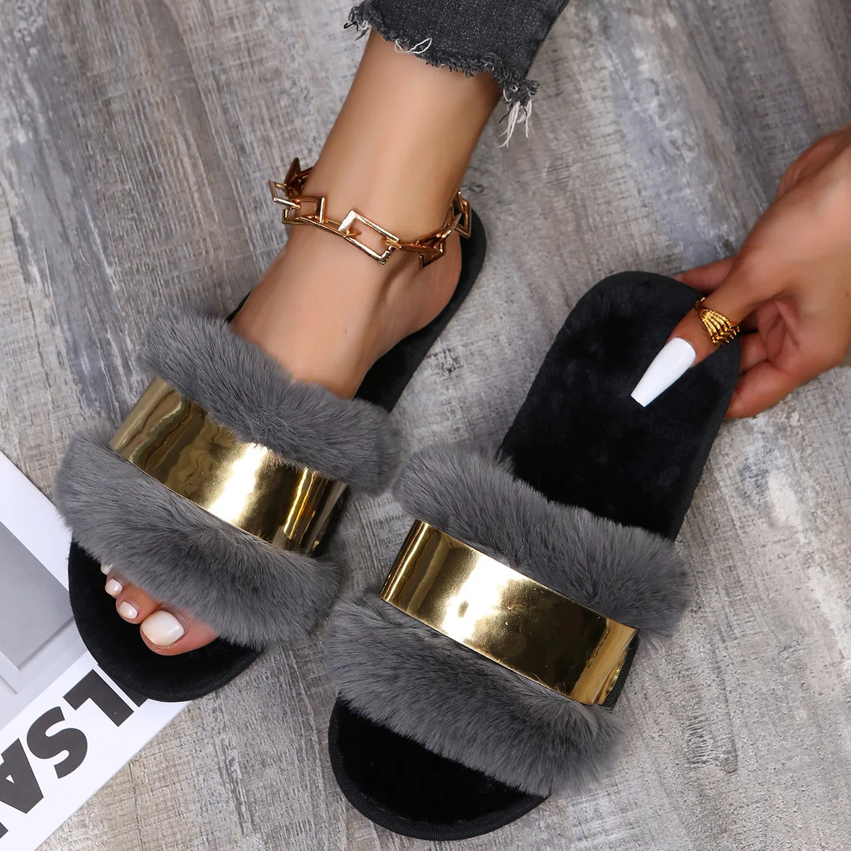 

Warm Fluffy Women Slipper Female Indoor Floor Slides Flat Soft Furry House Shoes Flip Flops Ladies Fashion Sequins Large Size