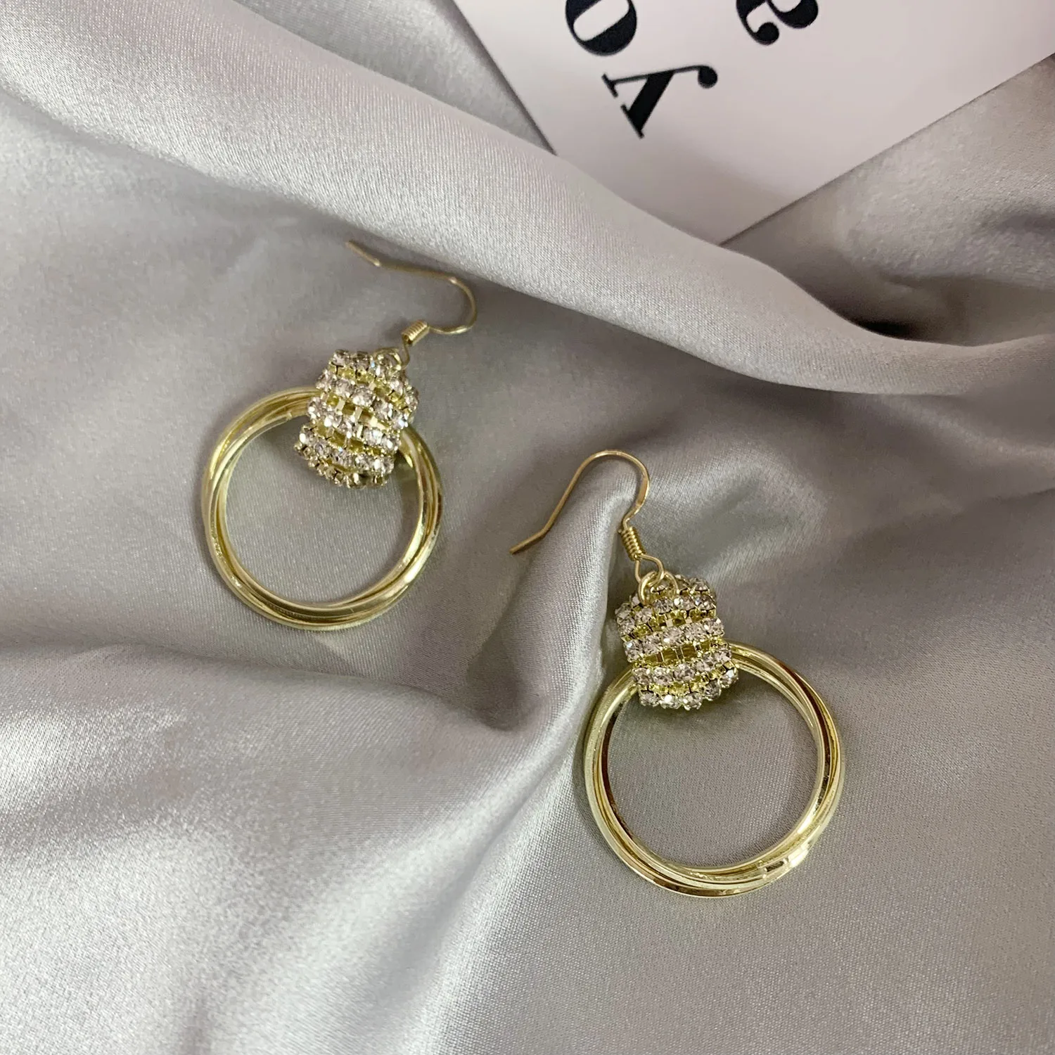 

Женские серьги-гвоздики в виде бабочек, с кристаллами