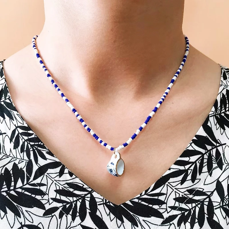 Женское винтажное ожерелье ручной работы из рисовых бусин с синей и белой эмалью