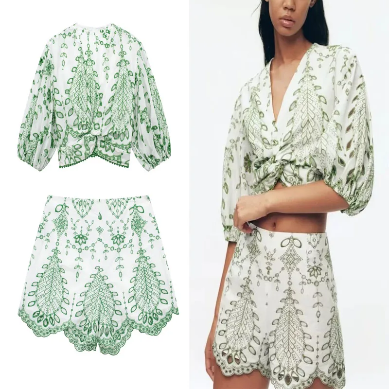 

Женский комплект из топа и шорт, с вышивкой и V-образным вырезом